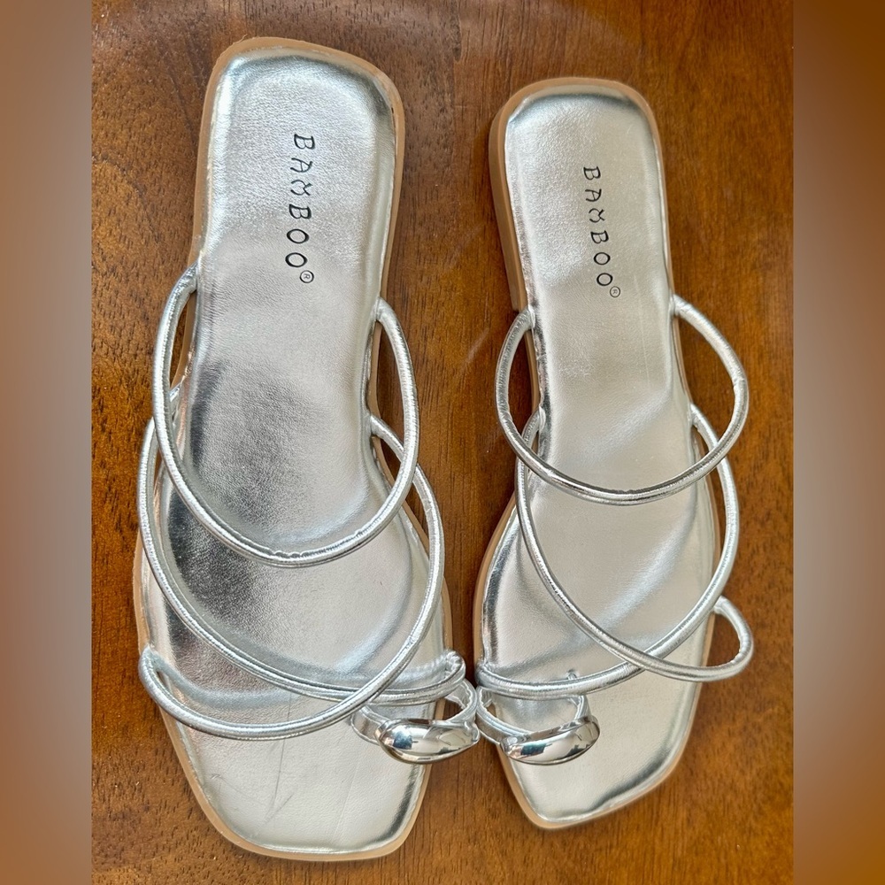 ✨ Bamboo Silver Strappy Slide Sandals Women‎ 6.5 Metallic Chic Summer✨ - Picture 3 of 6